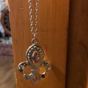 Elegant Silver Pendant Necklace Set with Multicolor Accents